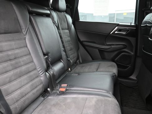 Used 2023 Mitsubishi Outlander SE AWD/4WD image 25