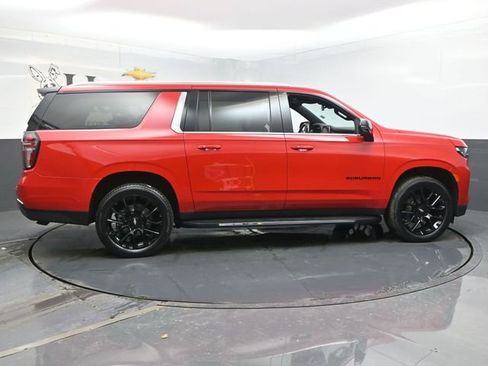 Used 2022 Chevrolet Suburban LT w/ LT Signature Plus Package image 39