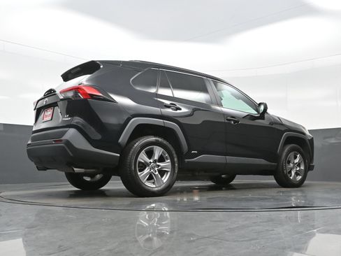Used 2023 Toyota RAV4 LE AWD/4WD image 30