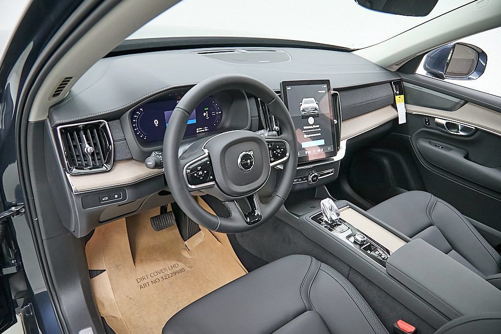 New 2026 Volvo XC90 T8 Plus w/ Protection Package AWD/4WD image 13