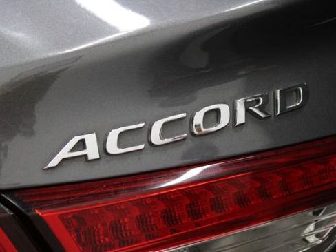 Used 2018 Honda Accord LX image 8