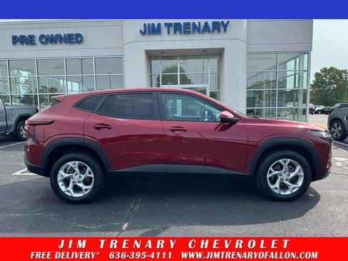 Used 2024 Chevrolet Trax LS w/ LS Convenience Package FWD image 1
