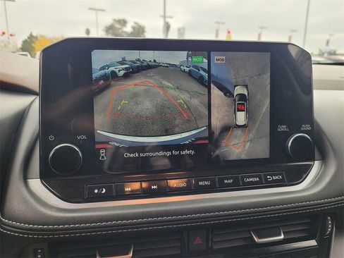 Used 2021 Nissan Rogue SL w/ Premium Package image 17