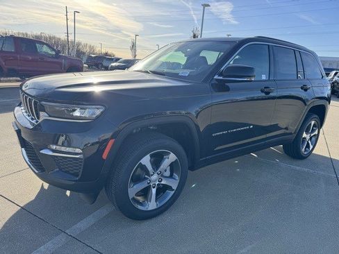 New 2025 Jeep Grand Cherokee Limited image 3