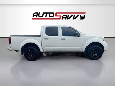 Used 2021 Nissan Frontier SV w/ Midnight Edition Floor Mats AWD/4WD image 8