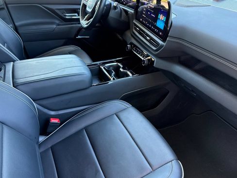 Used 2025 Chevrolet Silverado EV LT AWD/4WD image 24