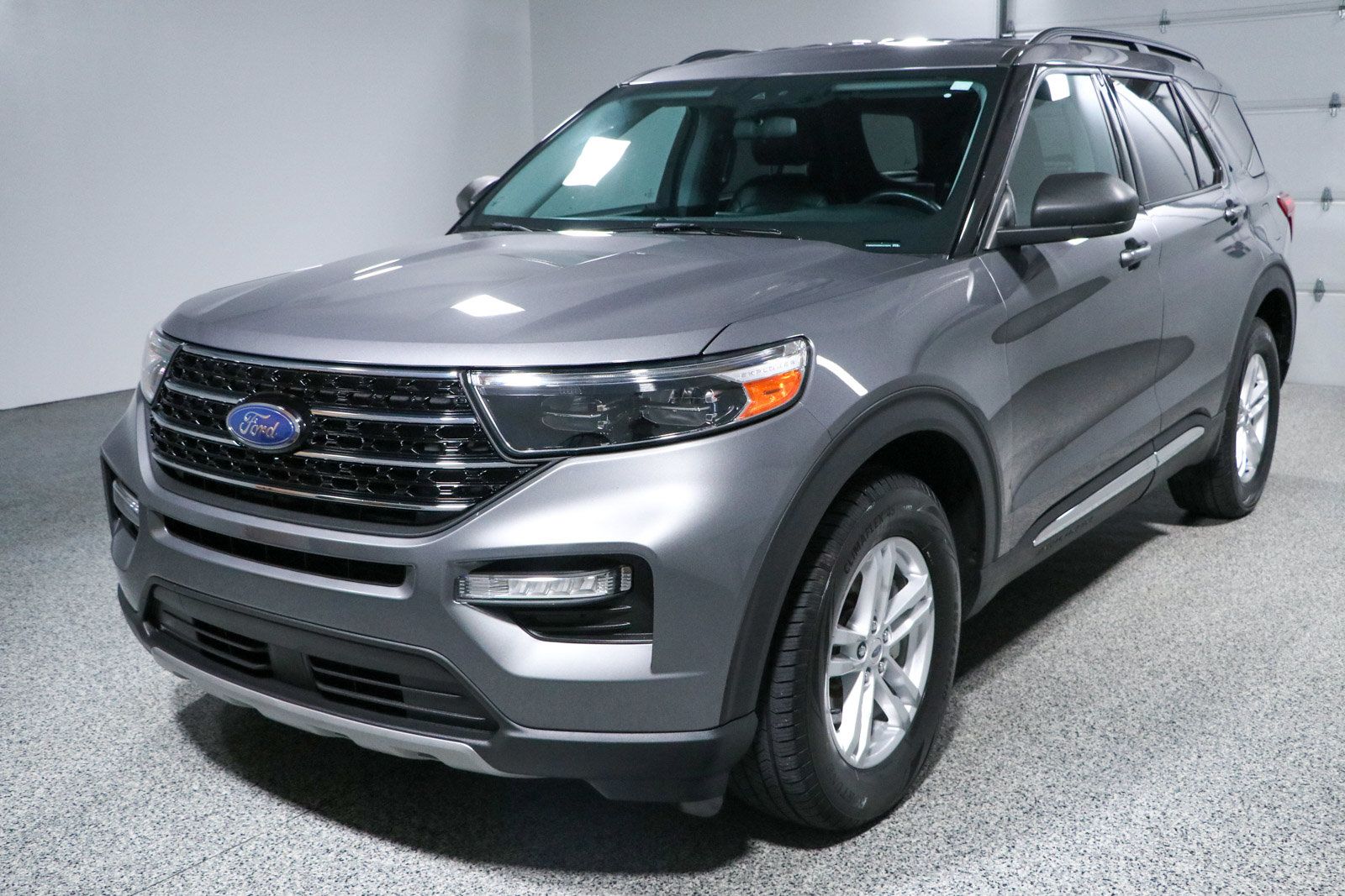 Used 2021 Ford Explorer XLT w/ Equipment Group 202A AWD/4WD image 33