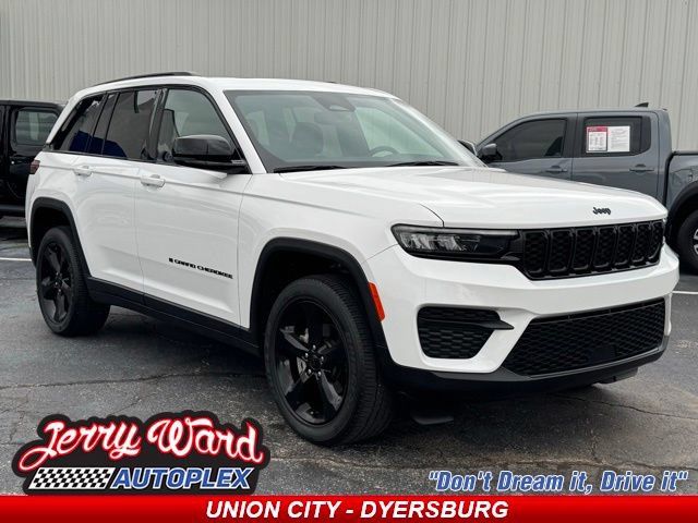 Used 2023 Jeep Grand Cherokee Altitude AWD/4WD image 1