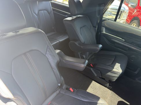 Used 2023 Ford Expedition Platinum AWD/4WD image 15