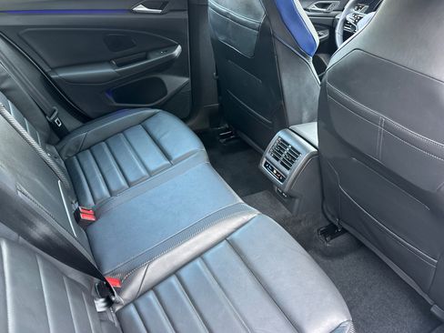 Used 2022 Volkswagen Golf R image 31