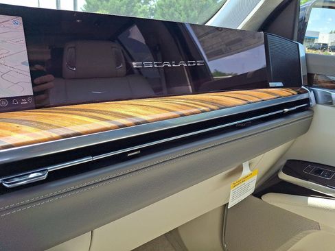 New 2026 Cadillac Escalade ESV Platinum Sport AWD/4WD image 21