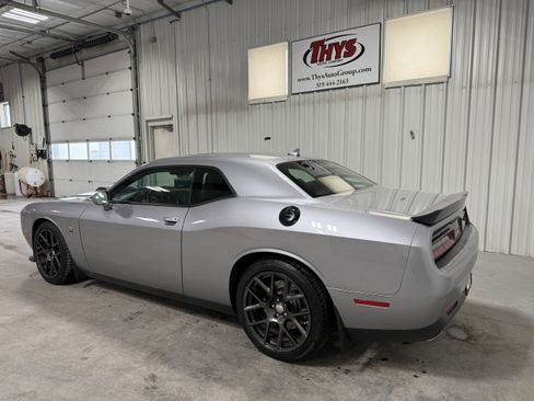 Used 2016 Dodge Challenger R/T Scat Pack RWD image 10