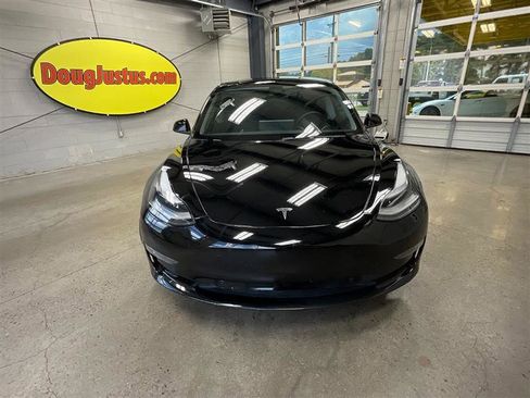 Used 2022 Tesla Model 3 Long Range AWD/4WD image 8