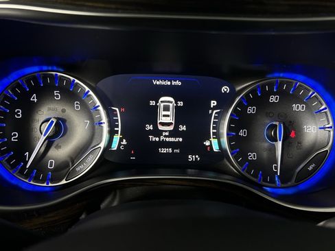 Certified 2024 Chrysler Pacifica Limited image 18