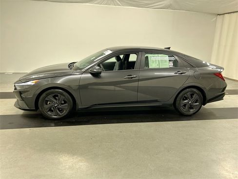 Used 2023 Hyundai Elantra SEL image 6
