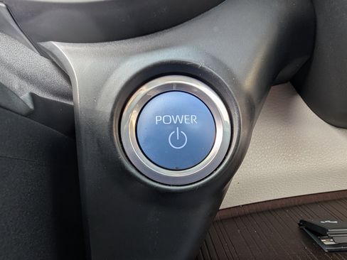 Used 2023 Toyota Sienna XLE image 34