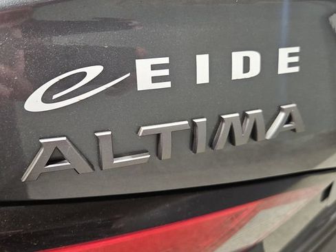 Used 2024 Nissan Altima 2.5 SR FWD image 38