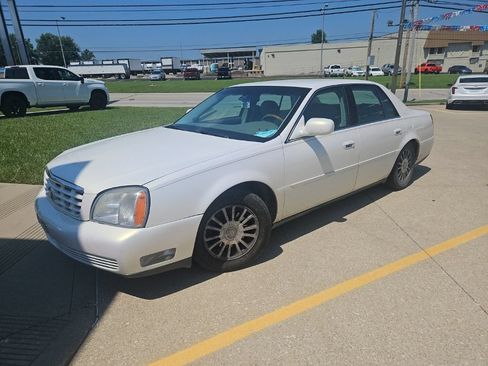 Used 2005 Cadillac De Ville DHS w/ Equipment Group FWD image 1
