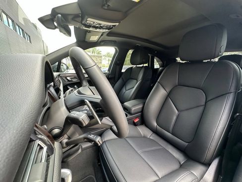 Used 2026 Porsche Macan AWD/4WD image 5