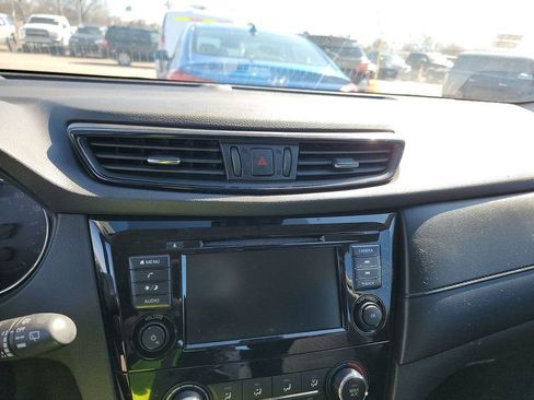 Used 2020 Nissan Rogue S image 7