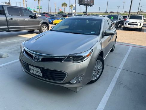 Used 2014 Toyota Avalon Limited FWD image 2