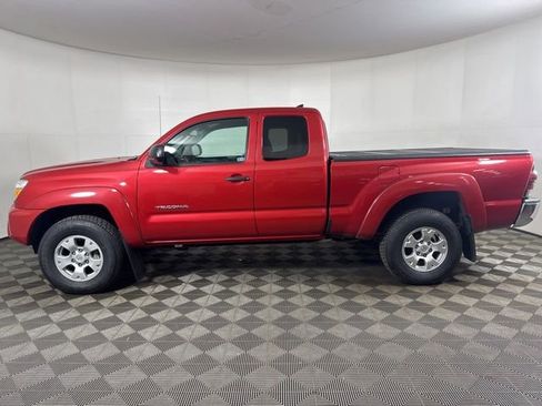 Used 2012 Toyota Tacoma 4x4 Access Cab V6 w/ SR5 Pkg image 8
