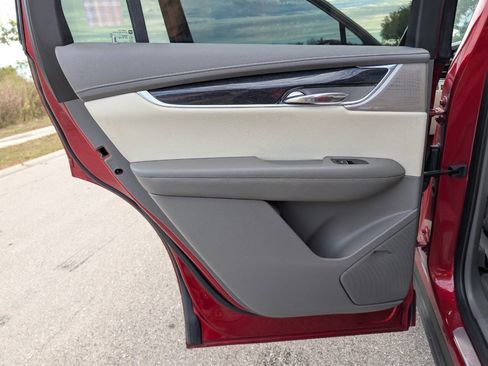 Used 2021 Cadillac XT6 Premium Luxury image 13