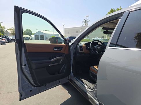 Used 2025 Nissan Pathfinder Platinum AWD/4WD image 21