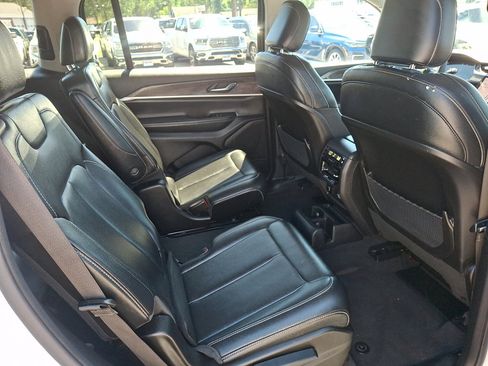 Used 2023 Jeep Grand Cherokee L Limited AWD/4WD image 15