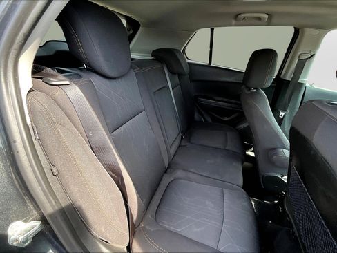 Used 2019 Chevrolet Trax LT image 17