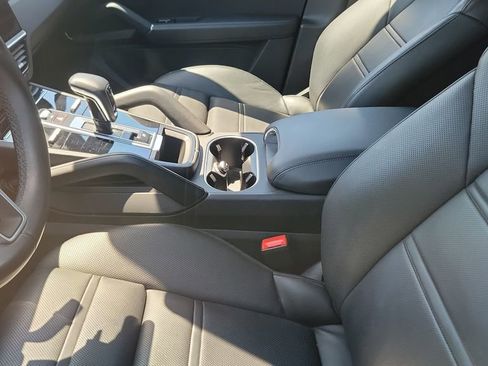 Used 2022 Porsche Cayenne S AWD/4WD image 3