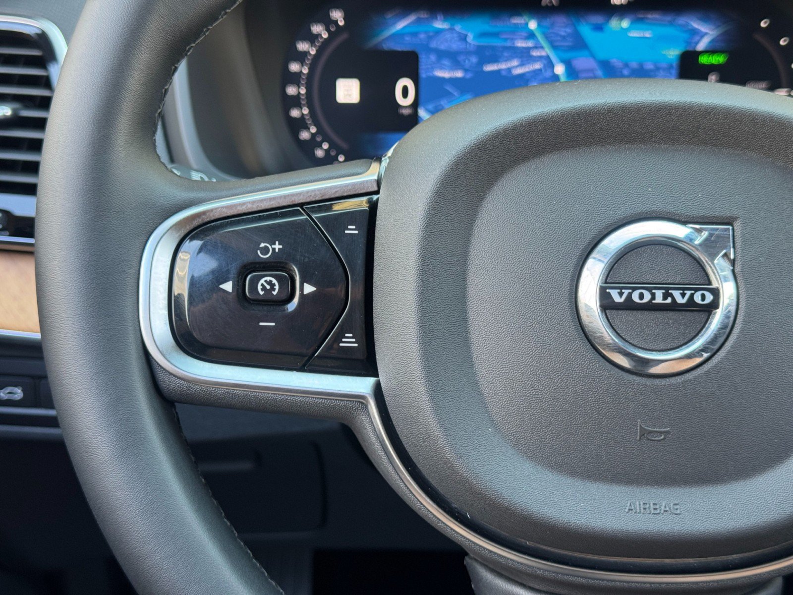Used 2024 Volvo XC90 T8 Plus w/ Protection Package Premier AWD/4WD image 22