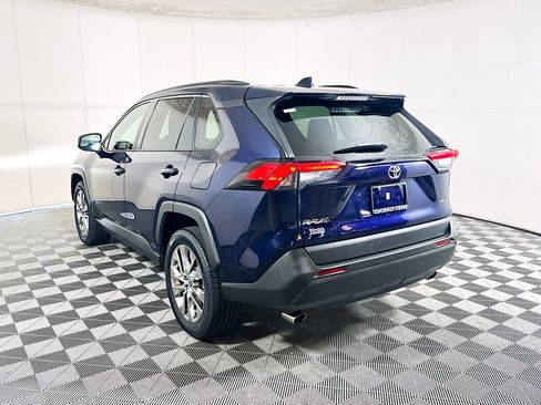 Used 2021 Toyota RAV4 XLE Premium FWD image 5