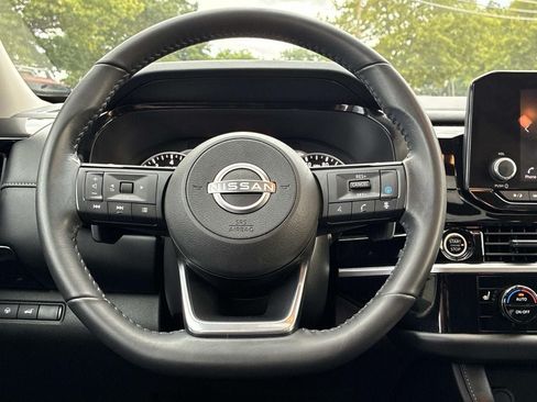 Certified 2023 Nissan Pathfinder SV w/ SV Premium Package AWD/4WD image 18