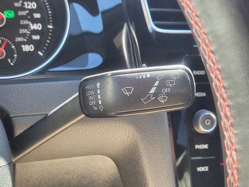 Used 2018 Volkswagen GTI SE FWD image 19
