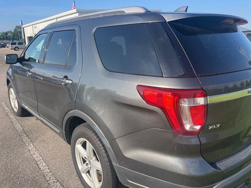 Used 2018 Ford Explorer XLT FWD image 4