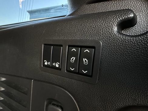 Used 2017 Cadillac Escalade ESV Premium Luxury image 41