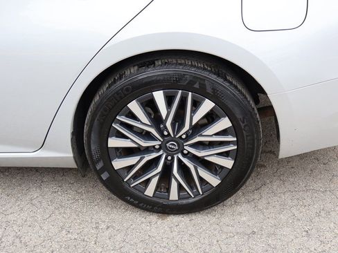 Used 2024 Nissan Altima 2.5 SV image 18