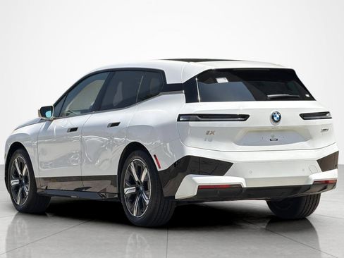 Used 2022 BMW iX xDrive50 w/ Sport Package AWD/4WD image 3