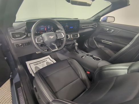Used 2025 Ford Mustang Premium image 16