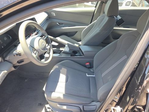Used 2024 Hyundai Elantra SE FWD image 15
