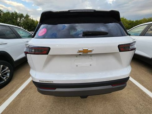 Used 2026 Chevrolet Equinox LT FWD image 6