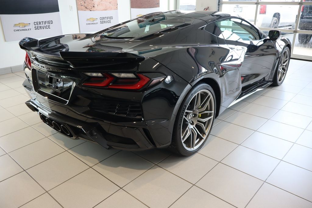 Used 2023 Chevrolet Corvette Z06 RWD image 36