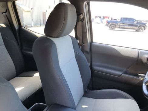 Used 2021 Toyota Tacoma TRD Off-Road AWD/4WD image 17