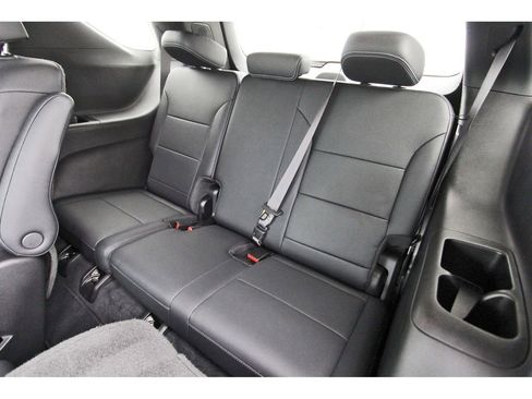 Used 2025 Chevrolet Traverse LT image 13