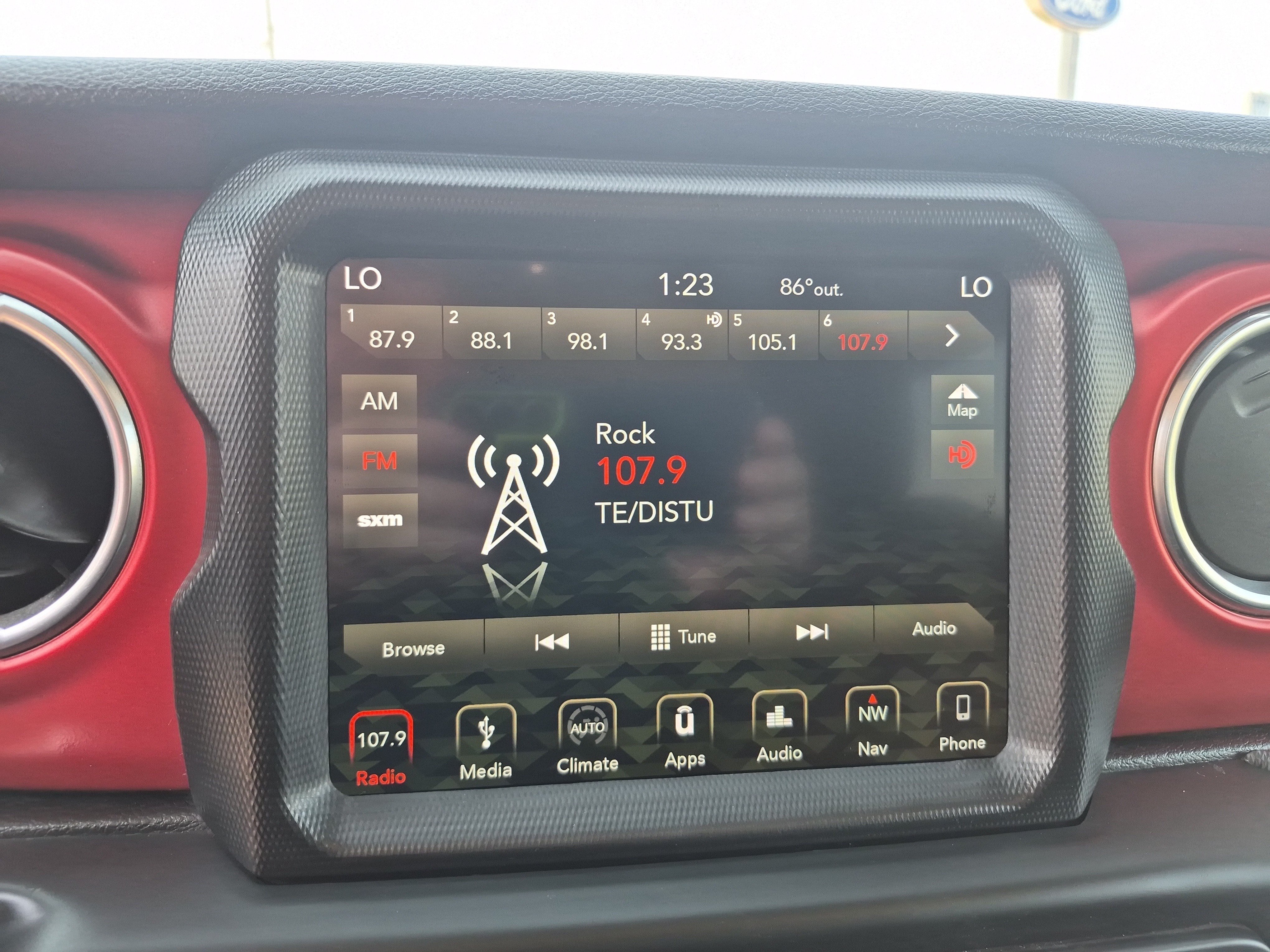Used 2018 Jeep Wrangler Rubicon AWD/4WD image 17