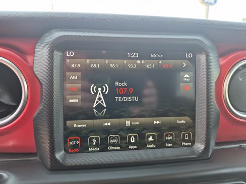 Used 2018 Jeep Wrangler Rubicon AWD/4WD image 17