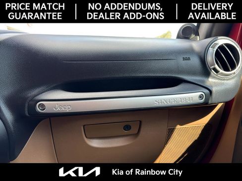 Used 2013 Jeep Wrangler Unlimited Rubicon w/ Connectivity Group image 22