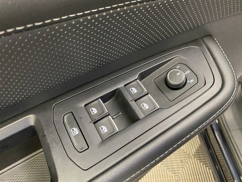 Used 2024 Volkswagen Atlas SE image 31