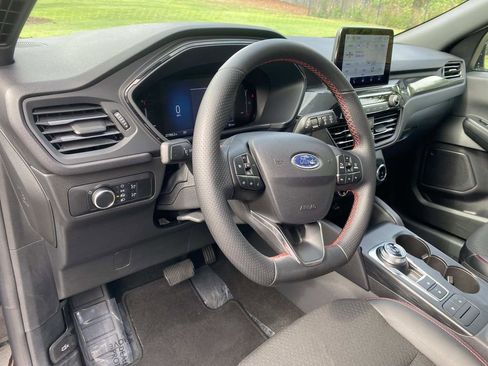 Certified 2025 Ford Escape ST-Line AWD/4WD image 22